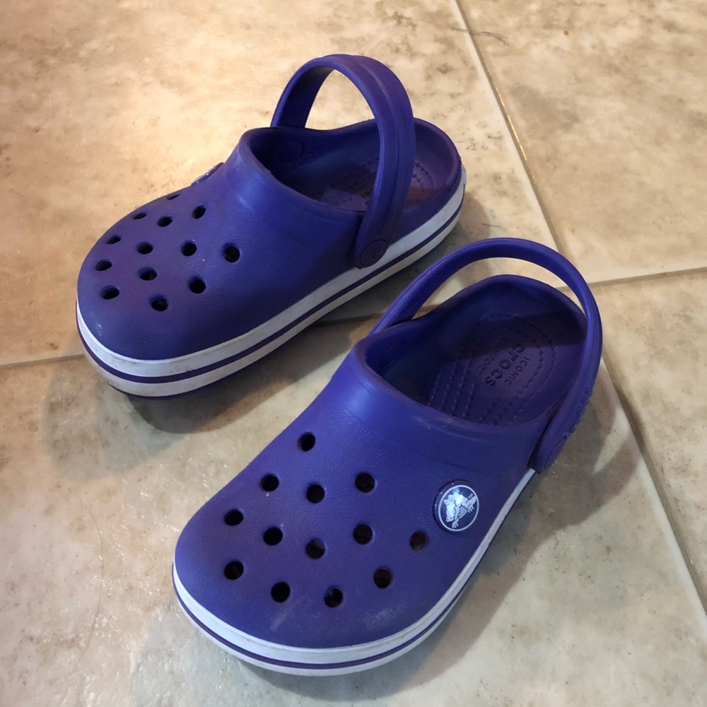 Girls crocs